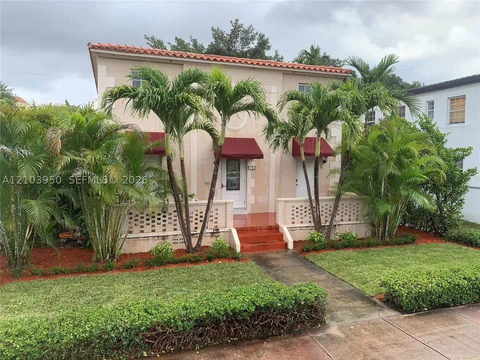 3 Bed 1 Bath Urban Residential Condo in Coral Gables, FL