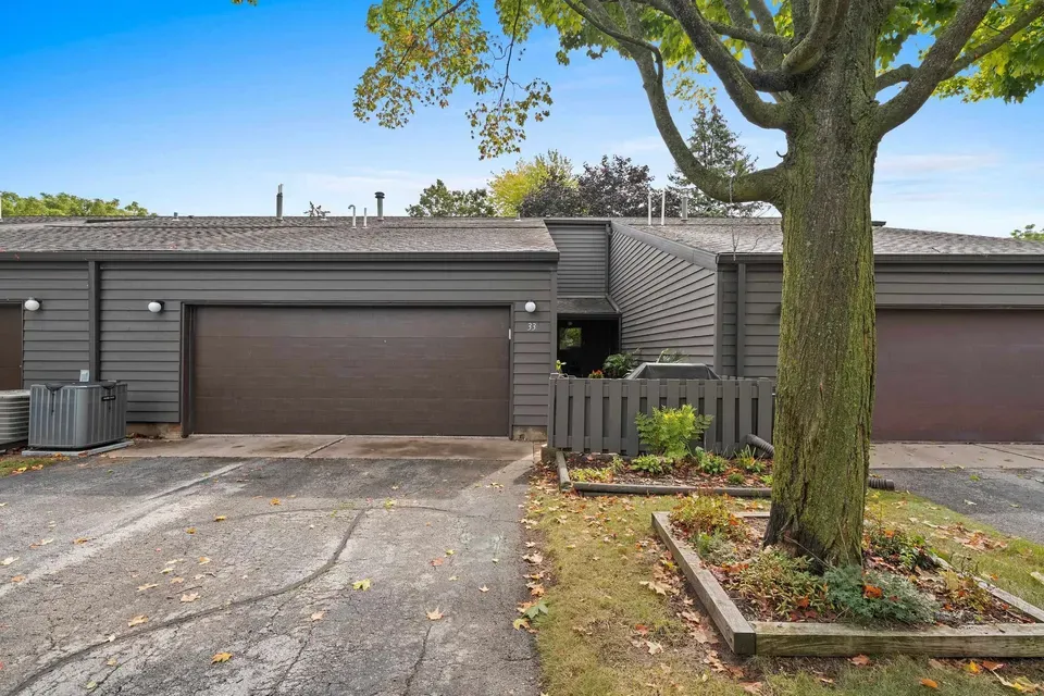 3 Bed 1 Bath Urban Residential Condo in Green Bay, WI