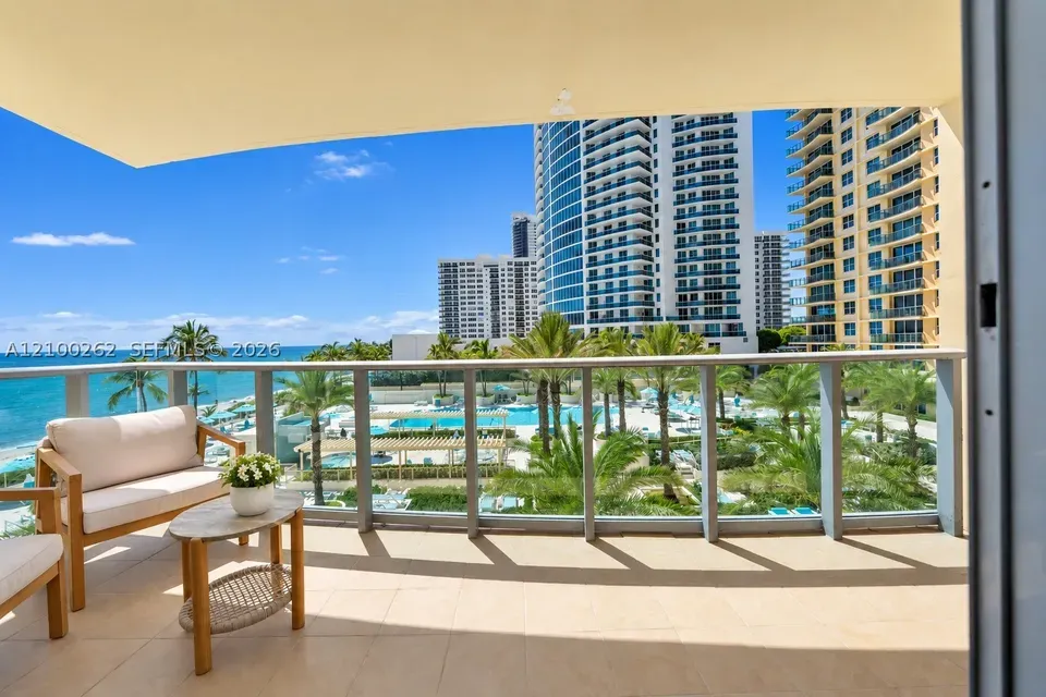 3 Bed 1 Bath Urban Residential Condo in Hollywood, FL - 2