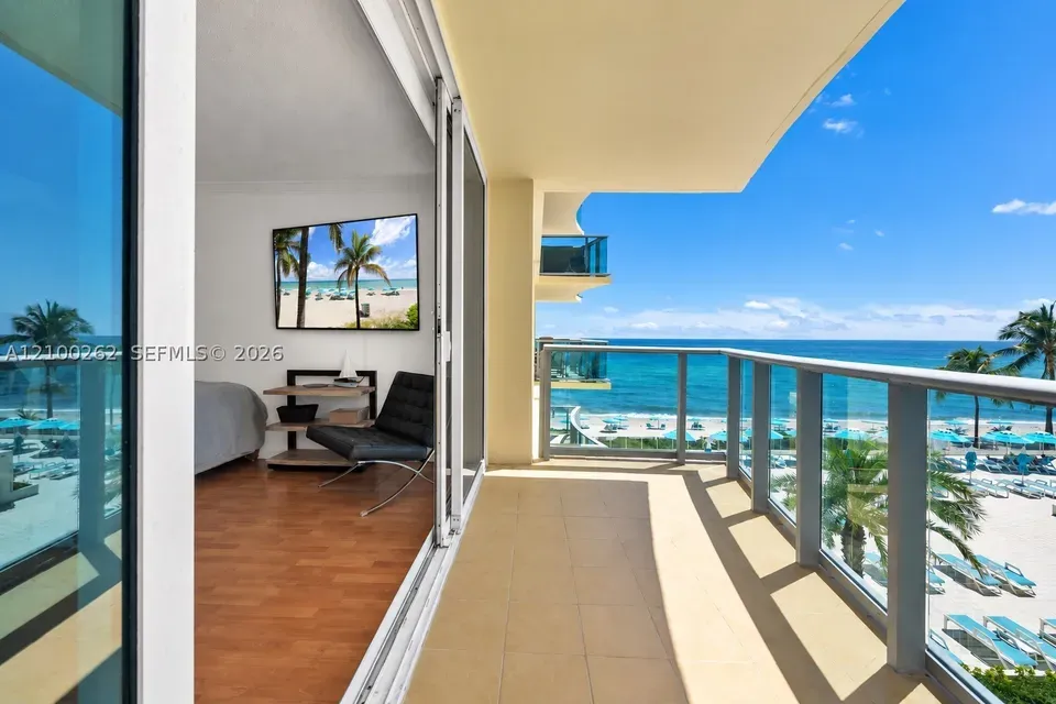 3 Bed 1 Bath Urban Residential Condo in Hollywood, FL - 3