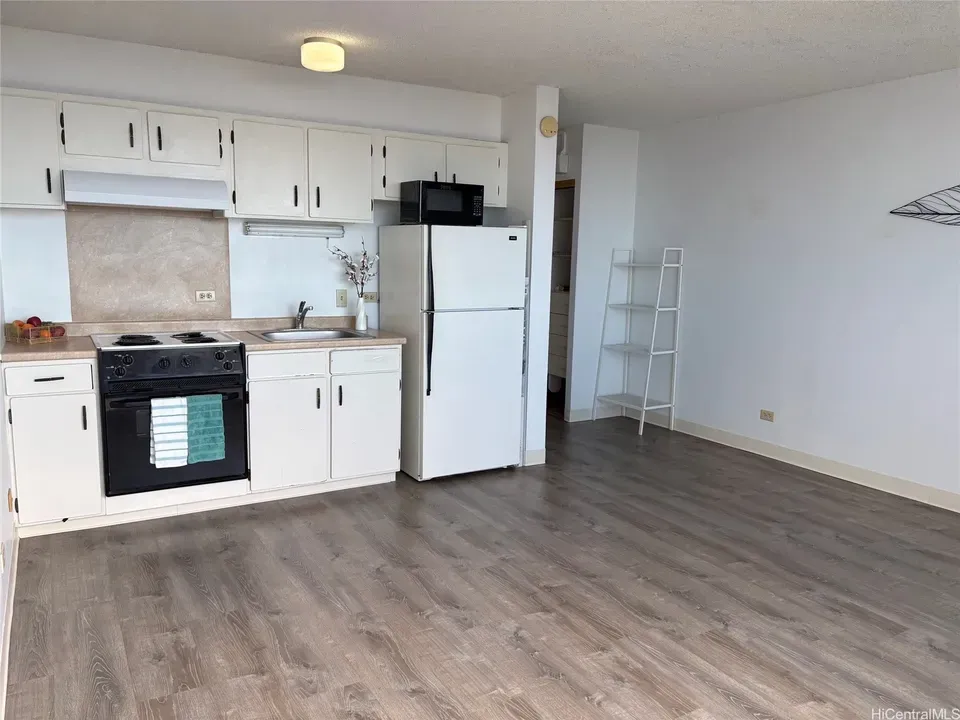 3 Bed 1 Bath Urban Residential Condo in Honolulu, HI