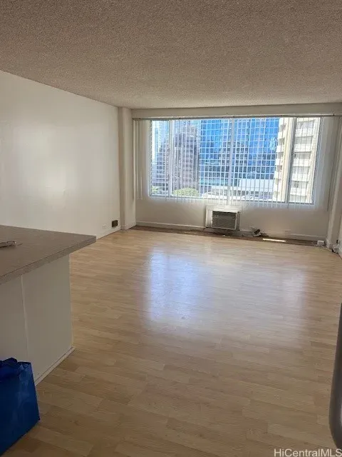 3 Bed 1 Bath Urban Residential Condo in Honolulu, HI
