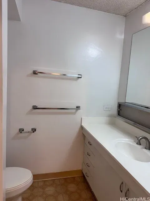 3 Bed 1 Bath Urban Residential Condo in Honolulu, HI - 2