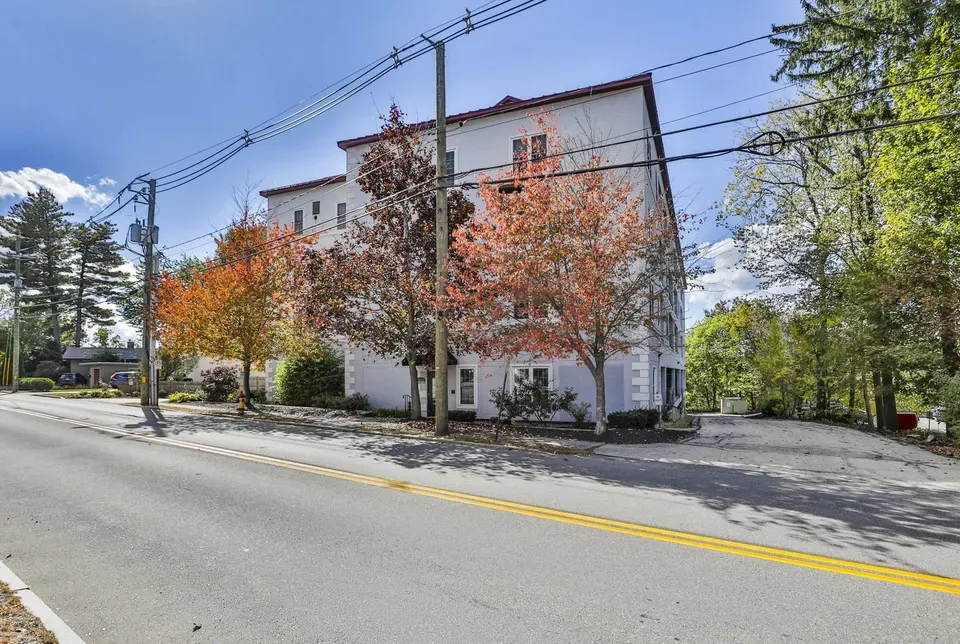3 Bed 1 Bath Urban Residential Condo in Manchester, NH - 4