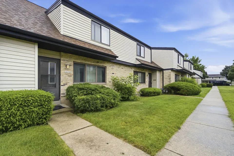 3 Bed 1 Bath Urban Residential Condo in Milwaukee, WI - 2