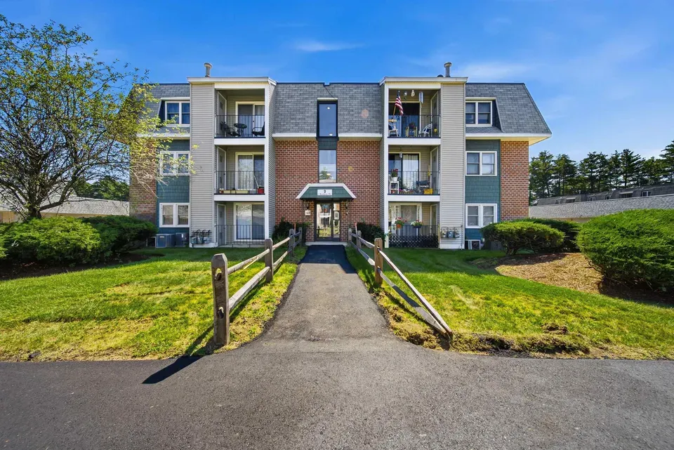 3 Bed 1 Bath Urban Residential Condo in Nashua, NH