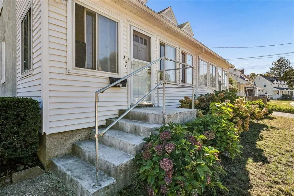 3 Bed 1 Bath Urban Residential Condo in Nashua, NH - 3