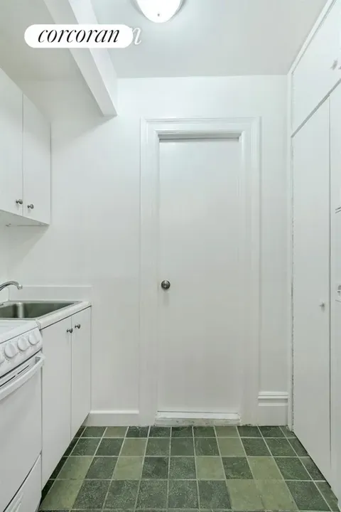 3 Bed 1 Bath Urban Residential Condo in New York, NY - 2