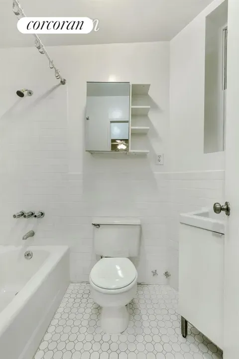 3 Bed 1 Bath Urban Residential Condo in New York, NY - 4