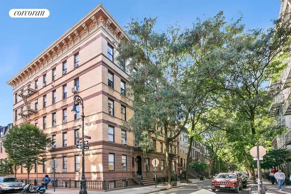 3 Bed 1 Bath Urban Residential Condo in New York, NY - 5