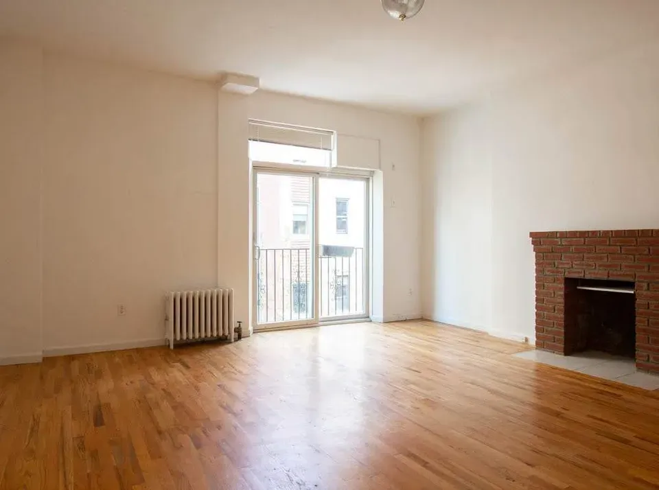 3 Bed 1 Bath Urban Residential Condo in New York, NY - 2