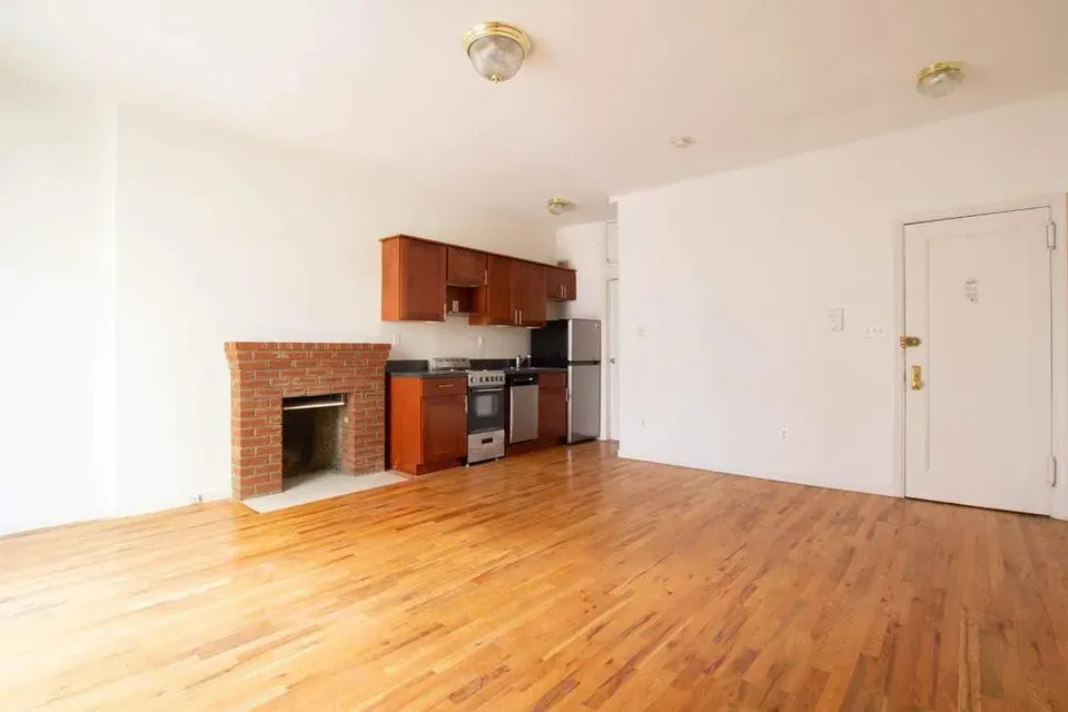 3 Bed 1 Bath Urban Residential Condo in New York, NY - 4