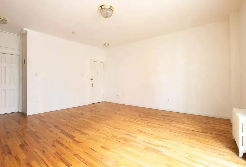 3 Bed 1 Bath Urban Residential Condo in New York, NY - 5