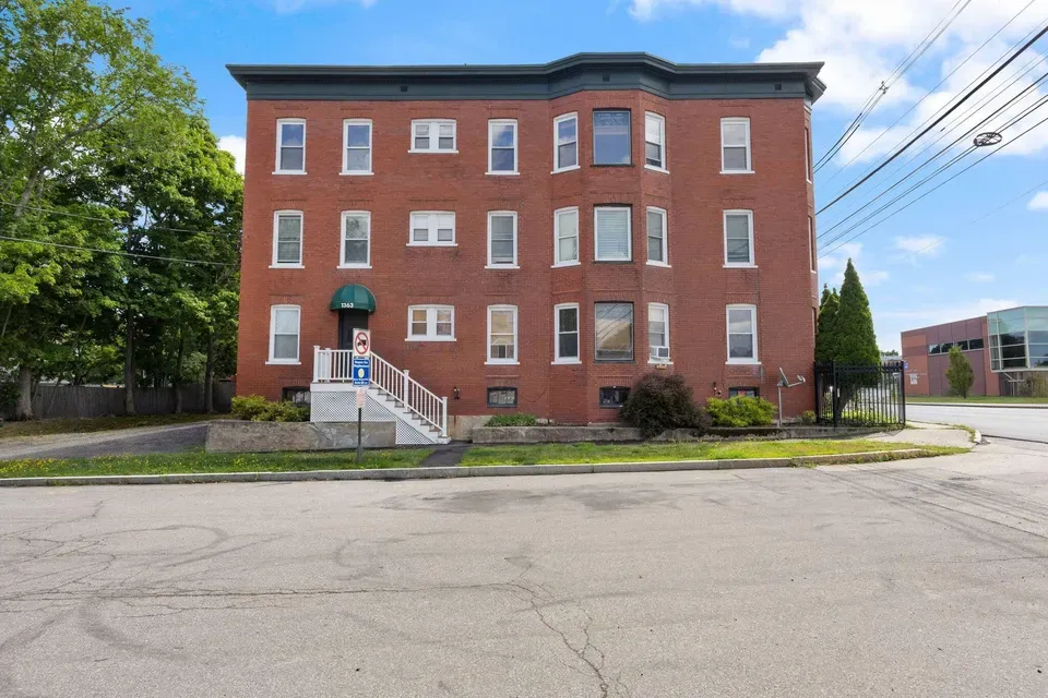 3 Bed 1 Bath Urban Residential Condo in Portland, ME - 2