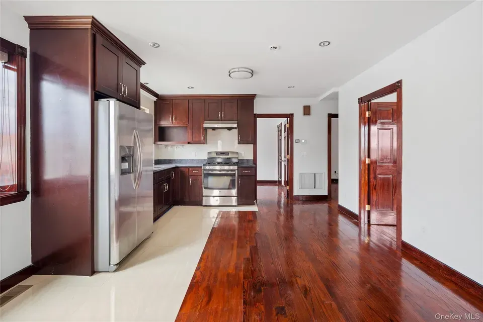 3 Bed 1 Bath Urban Residential Condo in Queens, NY