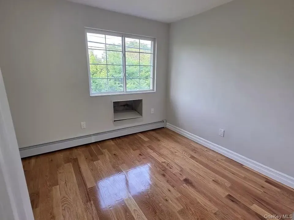 3 Bed 1 Bath Urban Residential Condo in Queens, NY - 4