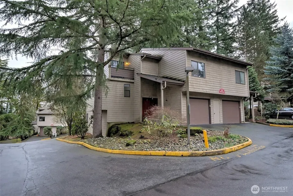 3 Bed 1 Bath Urban Residential Condo in Seattle, WA - 1