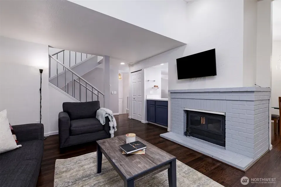 3 Bed 1 Bath Urban Residential Condo in Seattle, WA - 2