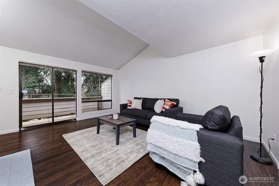 3 Bed 1 Bath Urban Residential Condo in Seattle, WA - 4