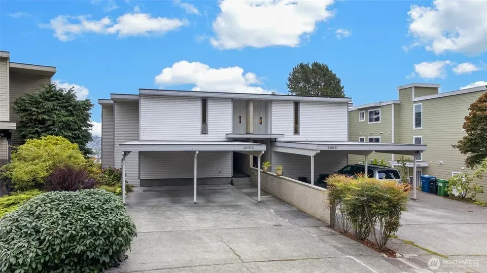 3 Bed 1 Bath Urban Residential Condo in Seattle, WA - 2