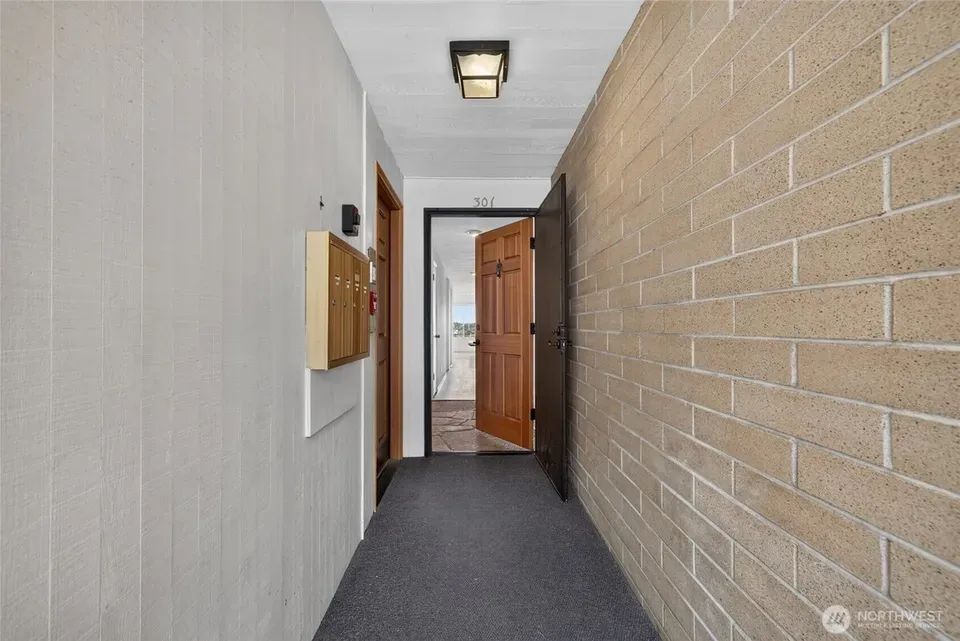3 Bed 1 Bath Urban Residential Condo in Seattle, WA - 3