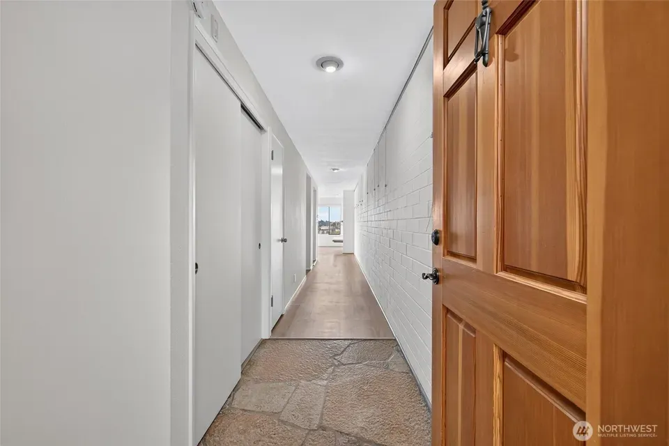 3 Bed 1 Bath Urban Residential Condo in Seattle, WA - 4