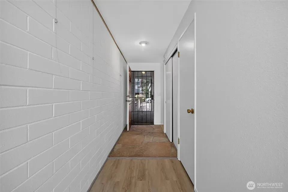 3 Bed 1 Bath Urban Residential Condo in Seattle, WA - 5