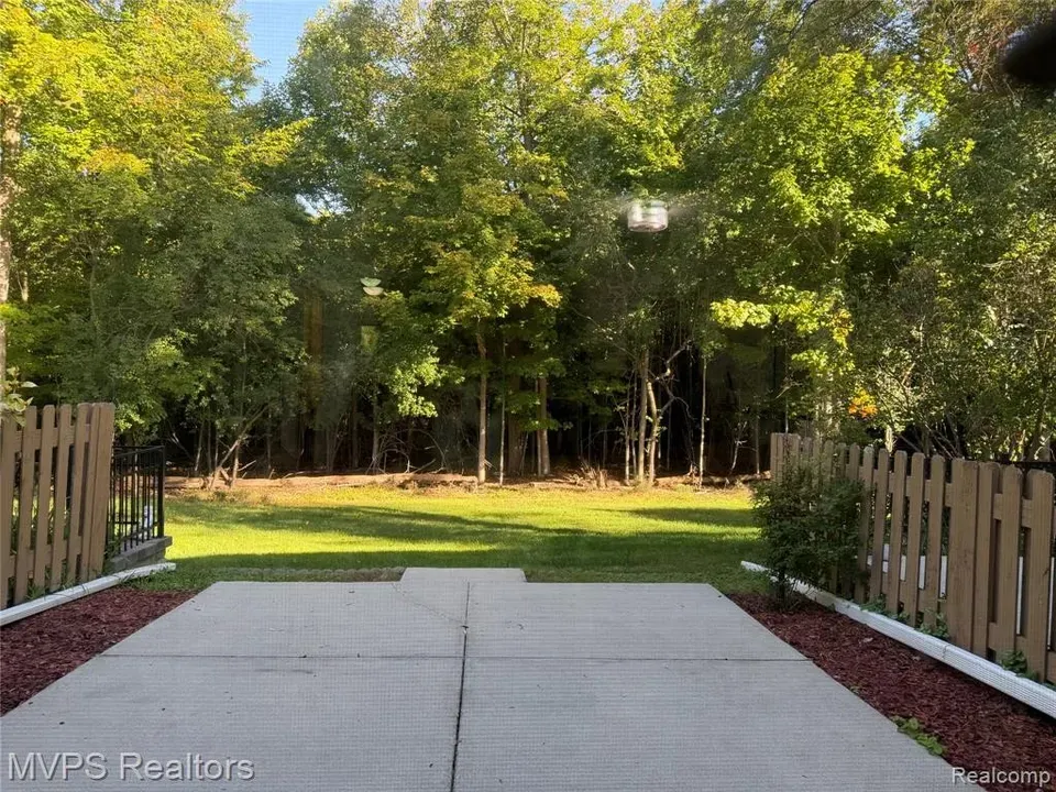 3 Bed 1 Bath Urban Residential Condo in Troy, MI - 4