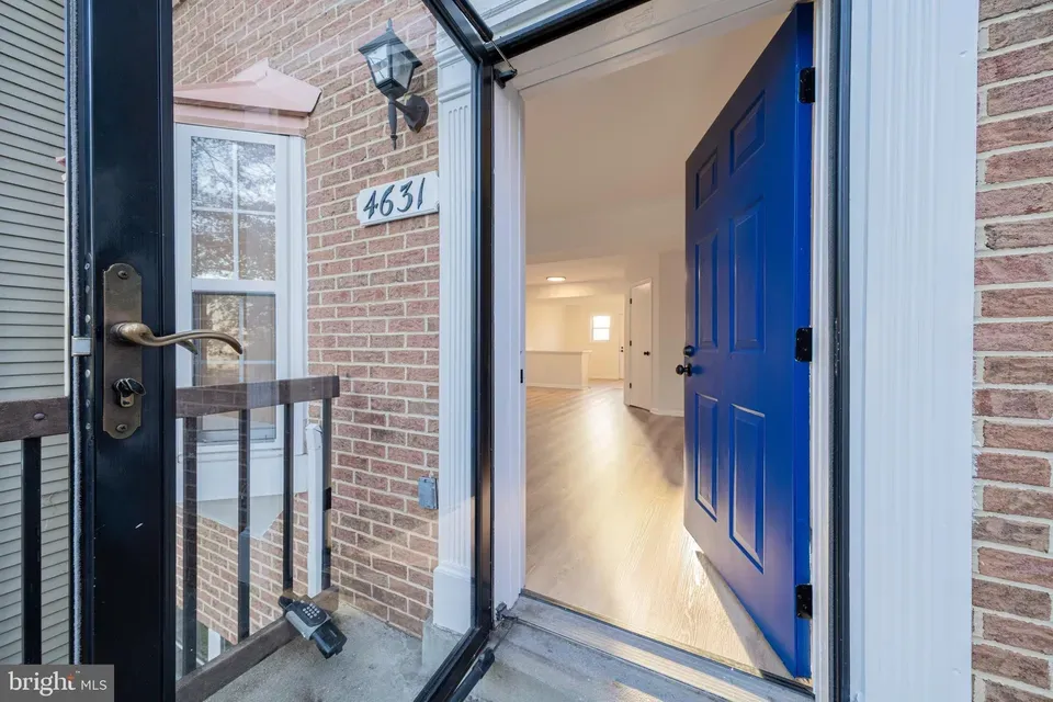 3 Bed 1 Bath Urban Residential Condo in Washington, DC - 2