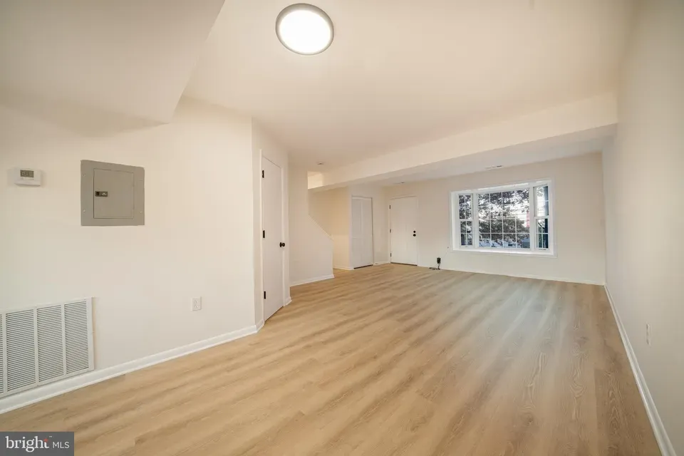 3 Bed 1 Bath Urban Residential Condo in Washington, DC - 5