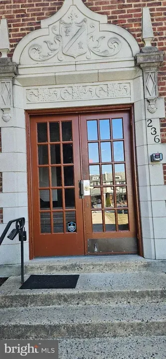 3 Bed 1 Bath Urban Residential Condo in Washington, DC - 2