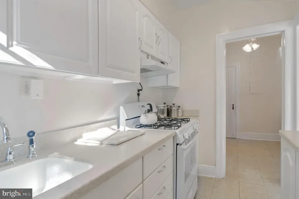 3 Bed 1 Bath Urban Residential Condo in Washington, DC - 4