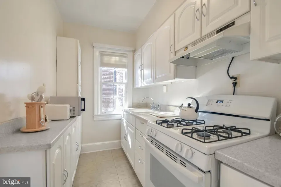 3 Bed 1 Bath Urban Residential Condo in Washington, DC - 5