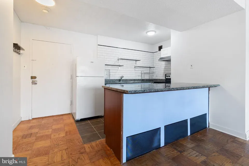 3 Bed 1 Bath Urban Residential Condo in Washington, DC - 2