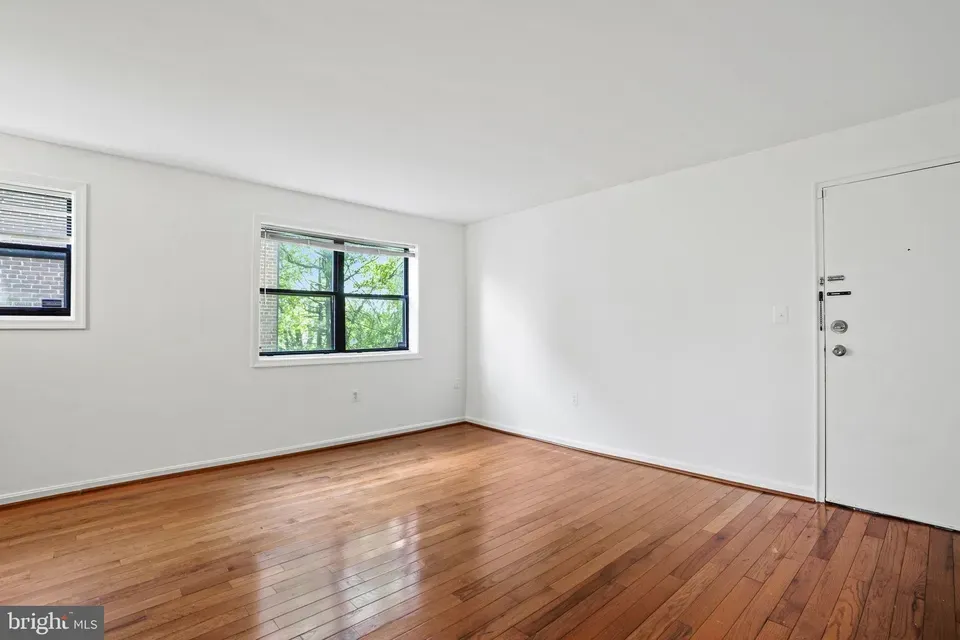 3 Bed 1 Bath Urban Residential Condo in Washington, DC - 2