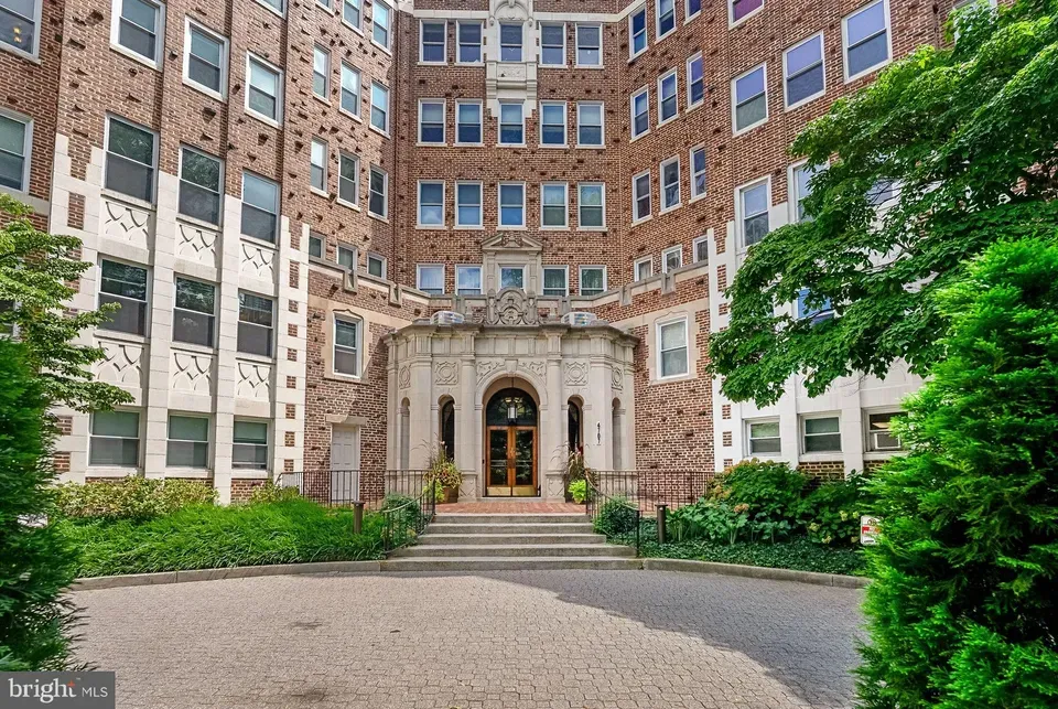 3 Bed 1 Bath Urban Residential Condo in Washington, DC