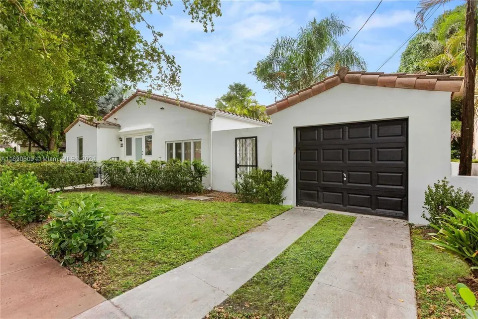 3 Bed 2 Bath Classic Historic Era Home in Coral Gables, FL - 3