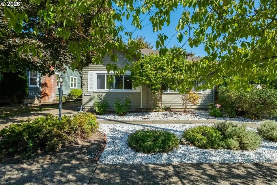 3 Bed 2 Bath Classic Historic Era Home in Corvallis, OR - 2