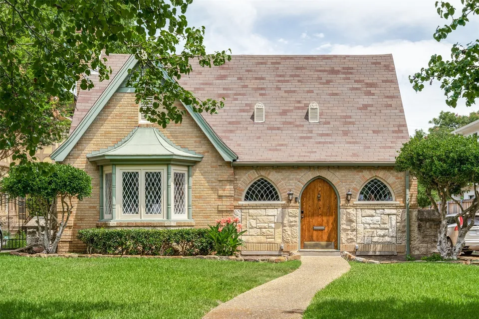 3 Bed 2 Bath Classic Historic Era Home in Dallas, TX - Hero