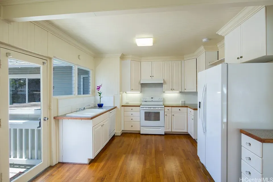 3 Bed 2 Bath Classic Historic Era Home in Kailua, HI - 2
