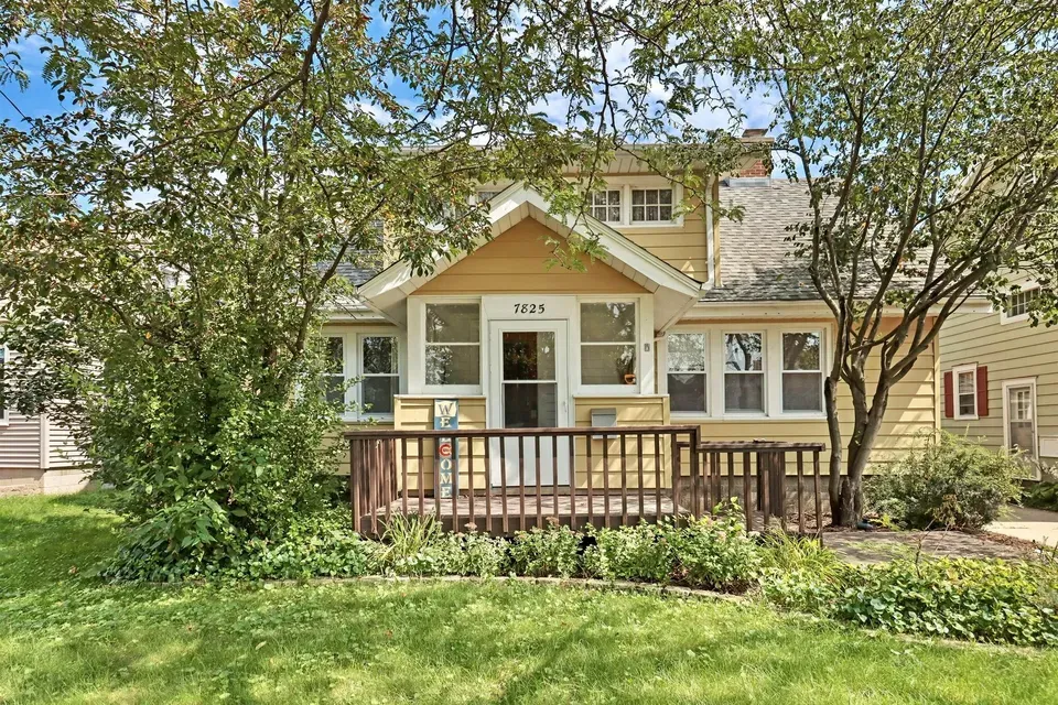 3 Bed 2 Bath Classic Historic Era Home in Kenosha, WI