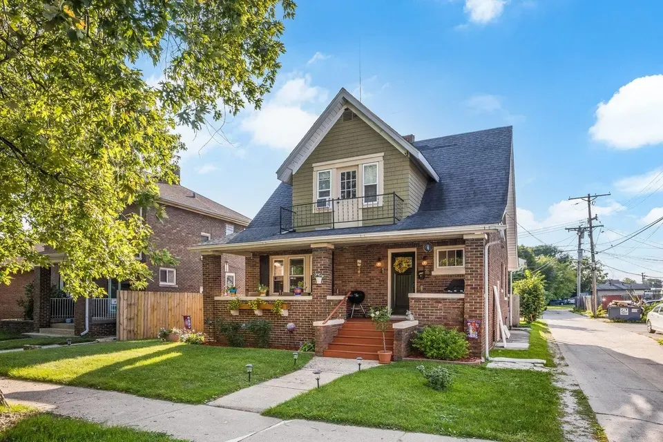3 Bed 2 Bath Classic Historic Era Home in Kenosha, WI