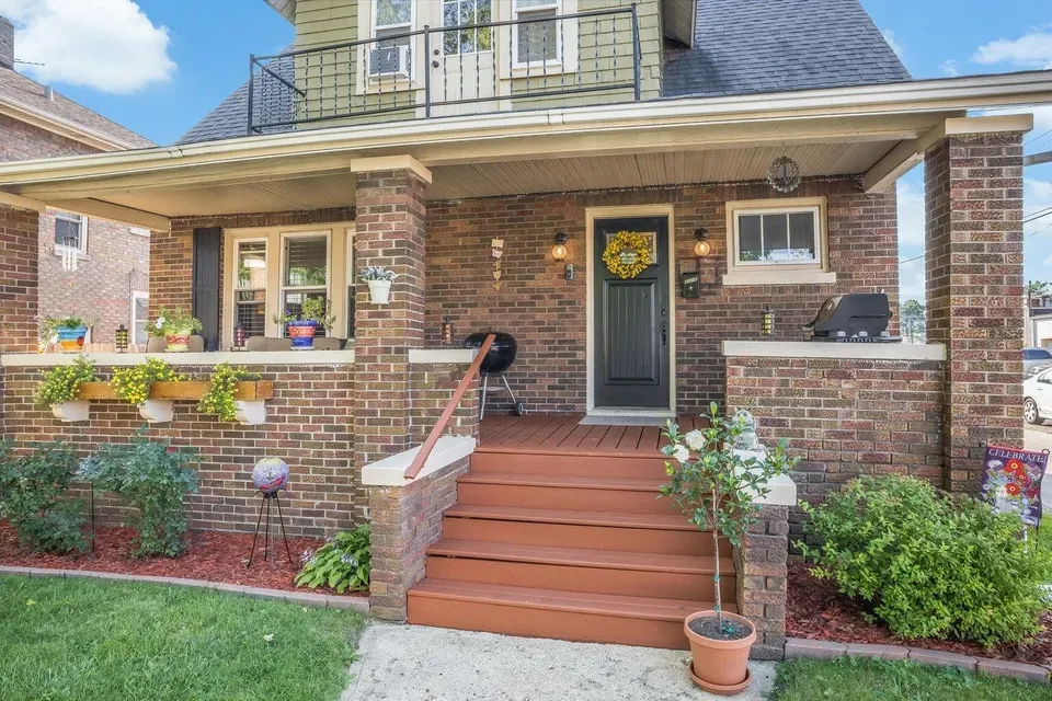 3 Bed 2 Bath Classic Historic Era Home in Kenosha, WI - 2