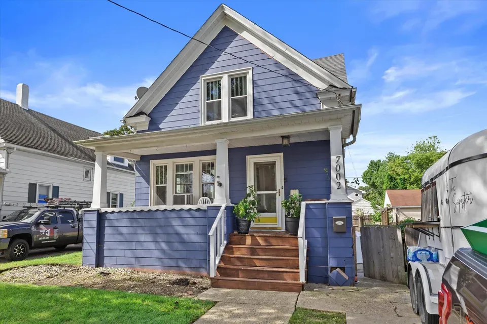 3 Bed 2 Bath Classic Historic Era Home in Kenosha, WI - 2