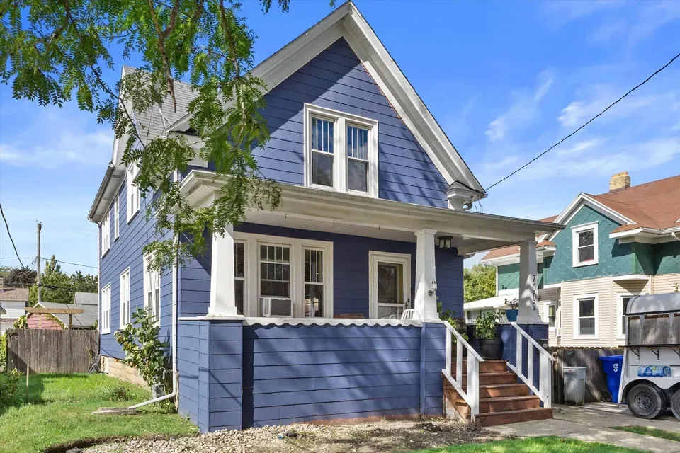 3 Bed 2 Bath Classic Historic Era Home in Kenosha, WI - 3