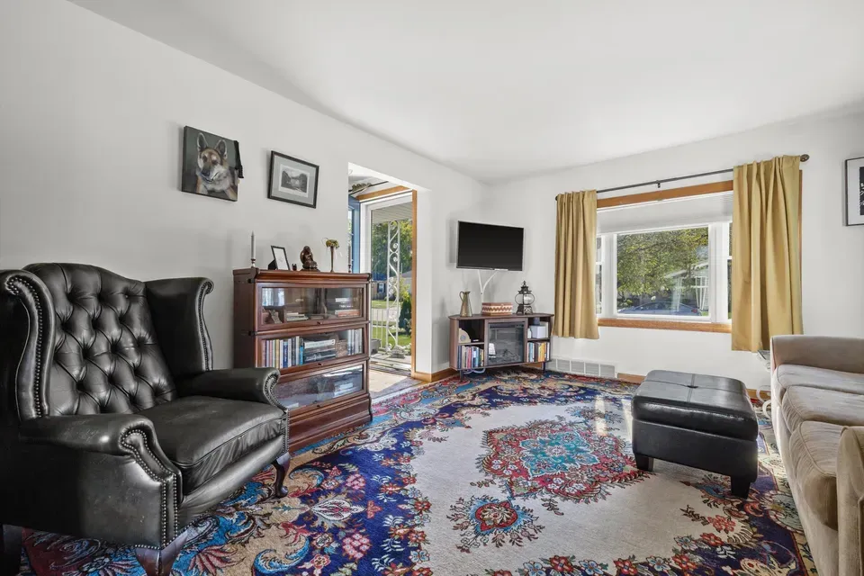 3 Bed 2 Bath Classic Historic Era Home in Kenosha, WI - 5