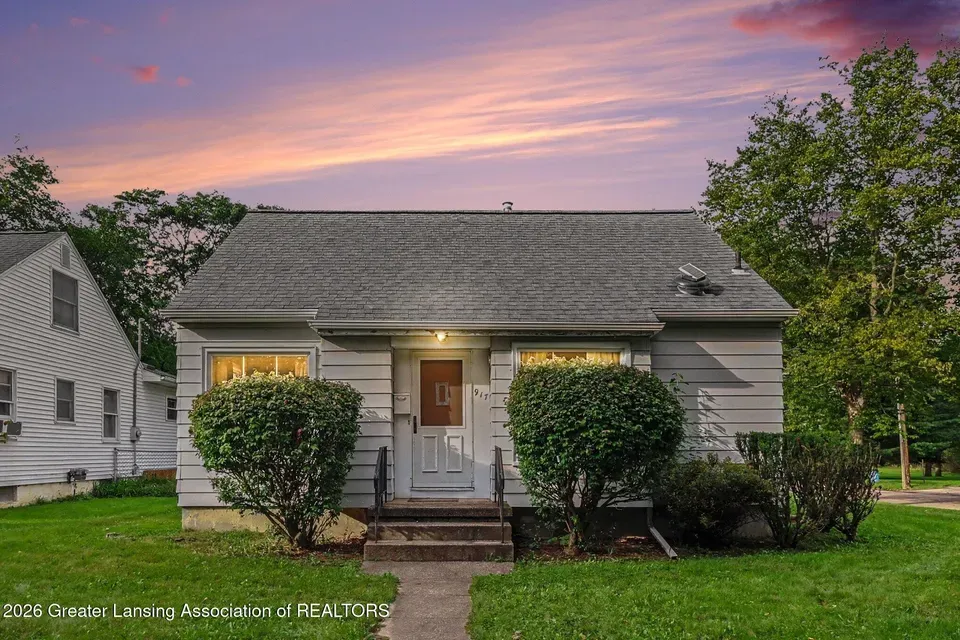 3 Bed 2 Bath Classic Historic Era Home in Lansing, MI