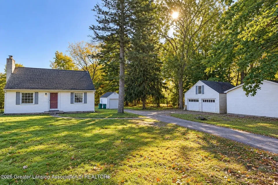 3 Bed 2 Bath Classic Historic Era Home in Lansing, MI - 2
