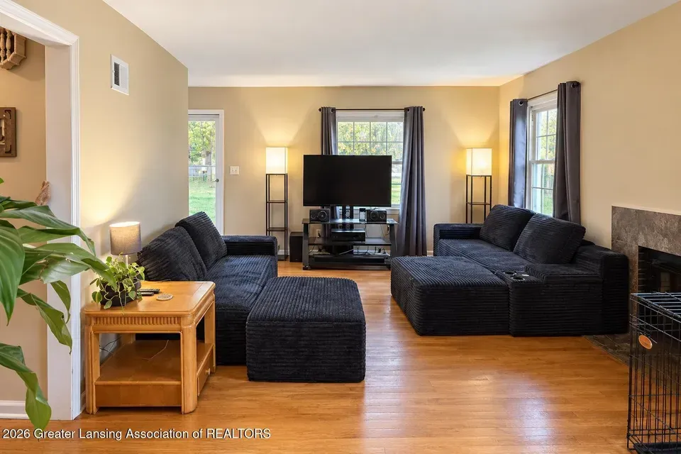 3 Bed 2 Bath Classic Historic Era Home in Lansing, MI - 4