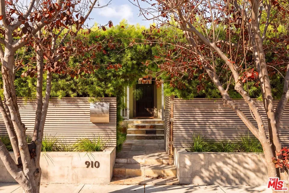 3 Bed 2 Bath Classic Historic Era Home in Los Angeles, CA - 1